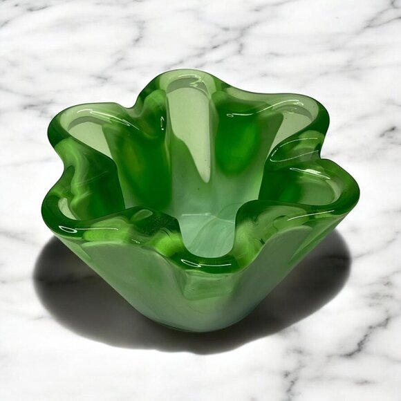 Vintage Sasaki Green & White Cased Glass Petal Ashtray Dish - Picture 1 of 9